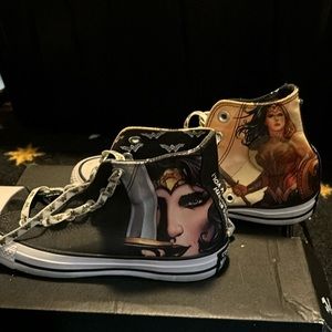 Wonder Woman converse